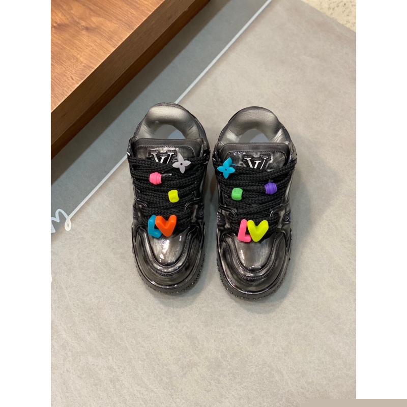 l**is V*t*n sneakers